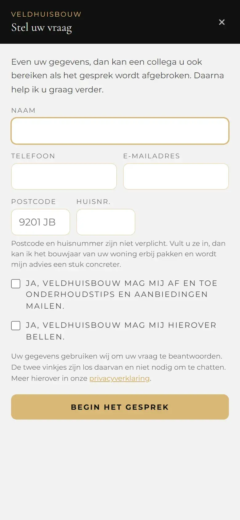 Chat op de telefoon: Dezelfde assistent, geopend vanuit de balk onderin.
